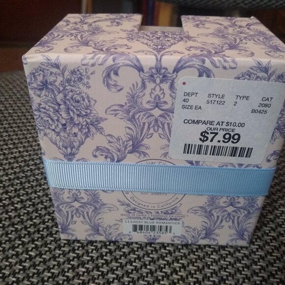 Notepad and Pen Giftset - white and periwinkle blue - Picture 6 of 6